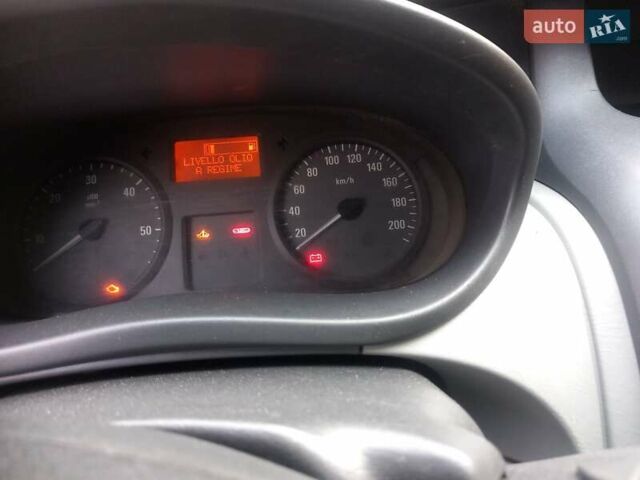 Белый Опель Виваро, объемом двигателя 2 л и пробегом 230 тыс. км за 10990 $, фото 9 на Automoto.ua