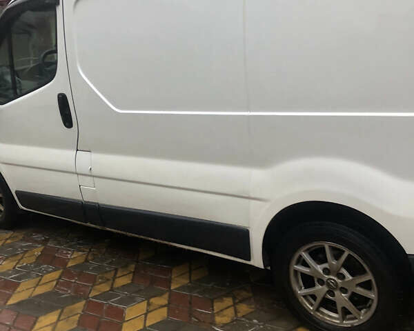 Белый Опель Виваро, объемом двигателя 2 л и пробегом 440 тыс. км за 12000 $, фото 2 на Automoto.ua