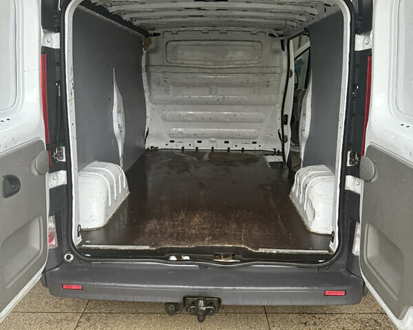 Белый Опель Виваро, объемом двигателя 2 л и пробегом 239 тыс. км за 12200 $, фото 7 на Automoto.ua