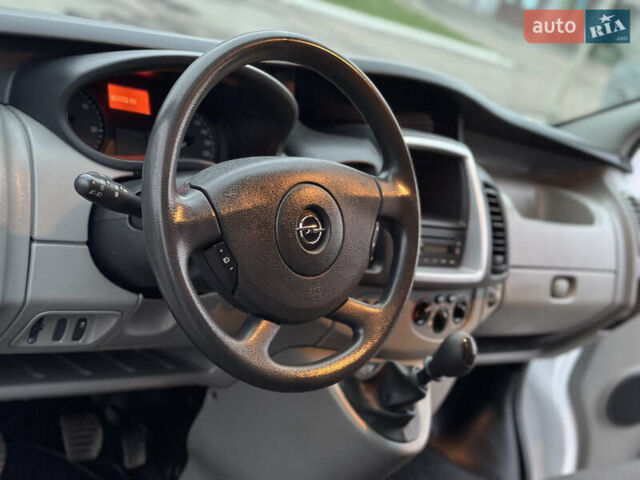 Белый Опель Виваро, объемом двигателя 2 л и пробегом 186 тыс. км за 11777 $, фото 22 на Automoto.ua