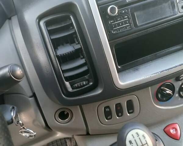 Белый Опель Виваро, объемом двигателя 2 л и пробегом 312 тыс. км за 10700 $, фото 23 на Automoto.ua