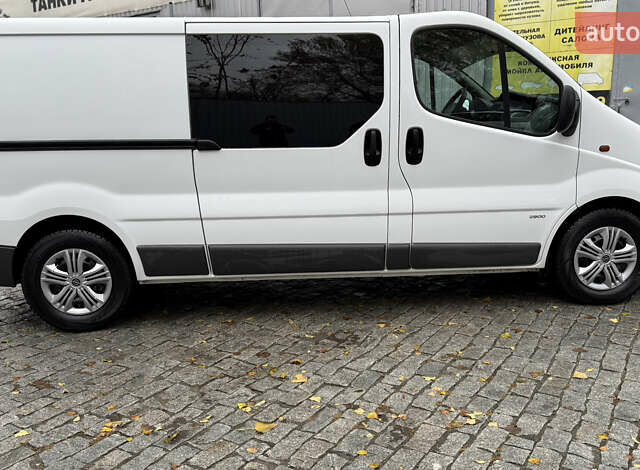 Белый Опель Виваро, объемом двигателя 2 л и пробегом 239 тыс. км за 12200 $, фото 3 на Automoto.ua