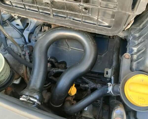 Белый Опель Виваро, объемом двигателя 2 л и пробегом 312 тыс. км за 10700 $, фото 42 на Automoto.ua