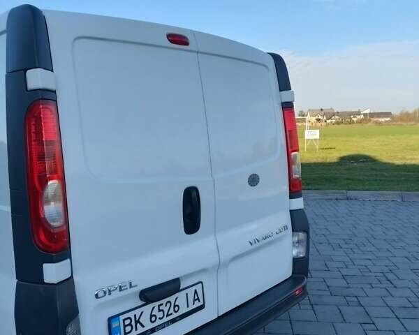 Белый Опель Виваро, объемом двигателя 2 л и пробегом 312 тыс. км за 10700 $, фото 18 на Automoto.ua