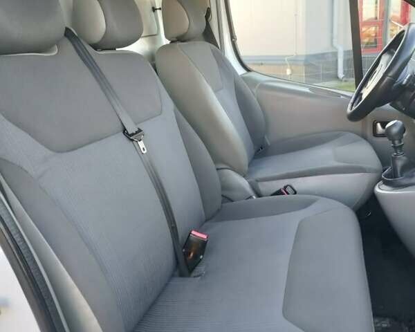 Белый Опель Виваро, объемом двигателя 2 л и пробегом 312 тыс. км за 10700 $, фото 36 на Automoto.ua