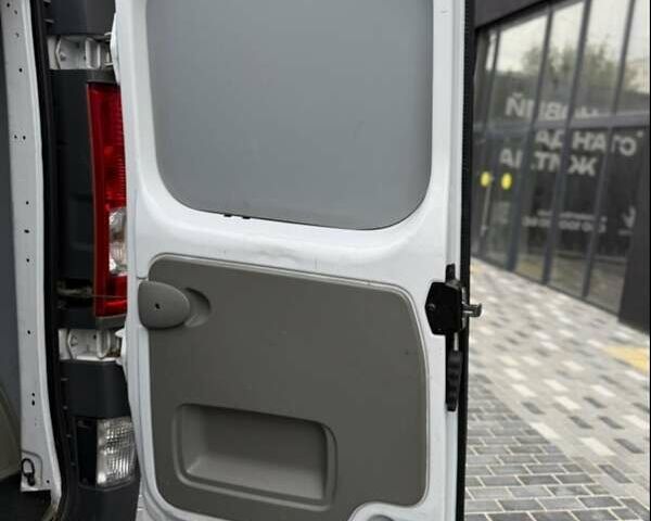 Білий Опель Віваро, об'ємом двигуна 2 л та пробігом 322 тис. км за 11200 $, фото 19 на Automoto.ua