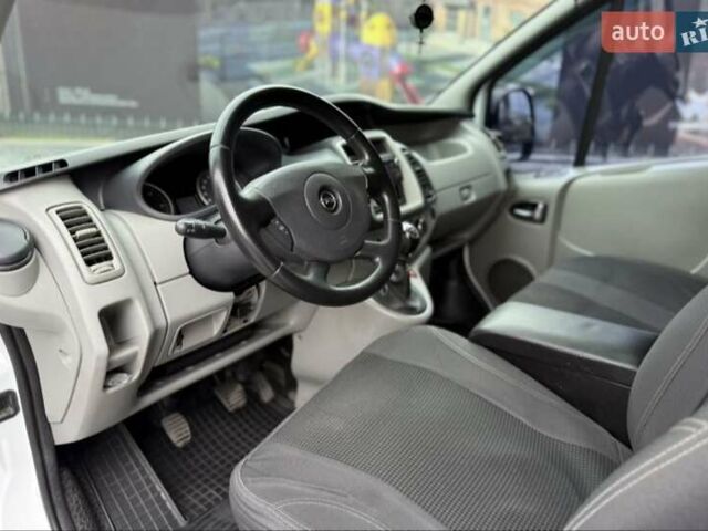 Білий Опель Віваро, об'ємом двигуна 2 л та пробігом 322 тис. км за 11200 $, фото 14 на Automoto.ua