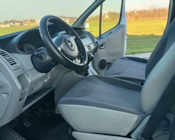 Белый Опель Виваро, объемом двигателя 2 л и пробегом 312 тыс. км за 10700 $, фото 26 на Automoto.ua