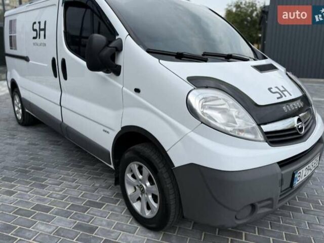 Білий Опель Віваро, об'ємом двигуна 2 л та пробігом 322 тис. км за 11200 $, фото 4 на Automoto.ua