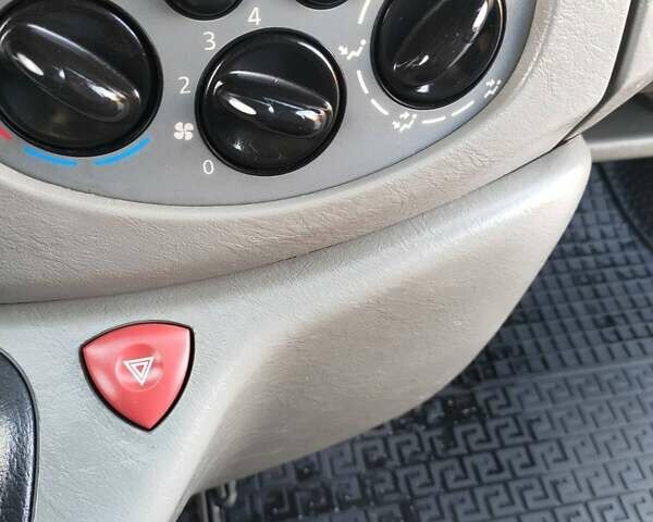 Белый Опель Виваро, объемом двигателя 2 л и пробегом 312 тыс. км за 10700 $, фото 33 на Automoto.ua