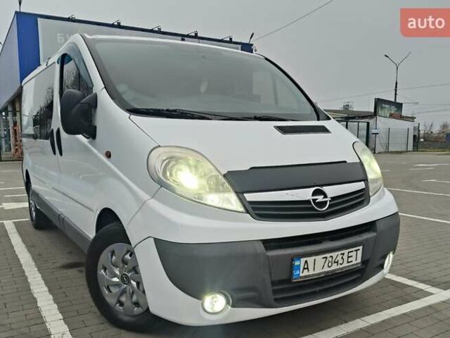 Белый Опель Виваро, объемом двигателя 2 л и пробегом 531 тыс. км за 9500 $, фото 6 на Automoto.ua