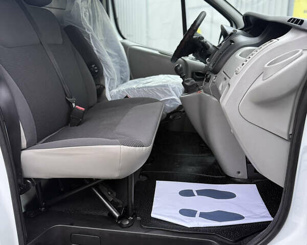 Белый Опель Виваро, объемом двигателя 2 л и пробегом 239 тыс. км за 12200 $, фото 12 на Automoto.ua