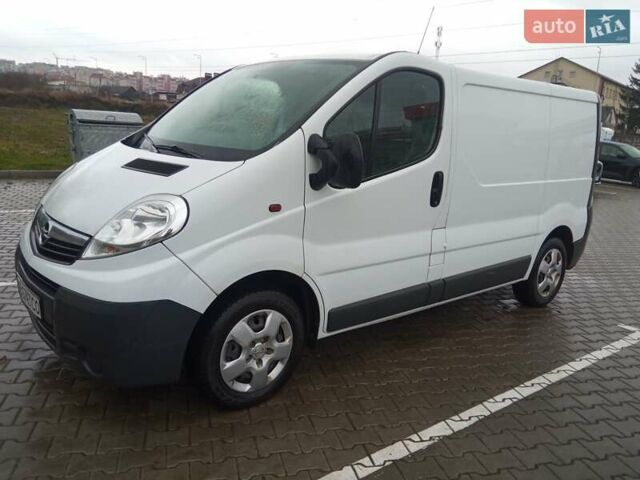Білий Опель Віваро, об'ємом двигуна 2 л та пробігом 247 тис. км за 9500 $, фото 41 на Automoto.ua
