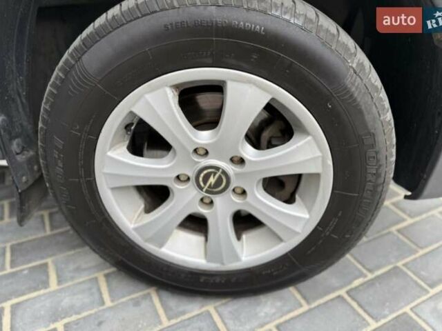 Білий Опель Віваро, об'ємом двигуна 2 л та пробігом 322 тис. км за 11200 $, фото 26 на Automoto.ua