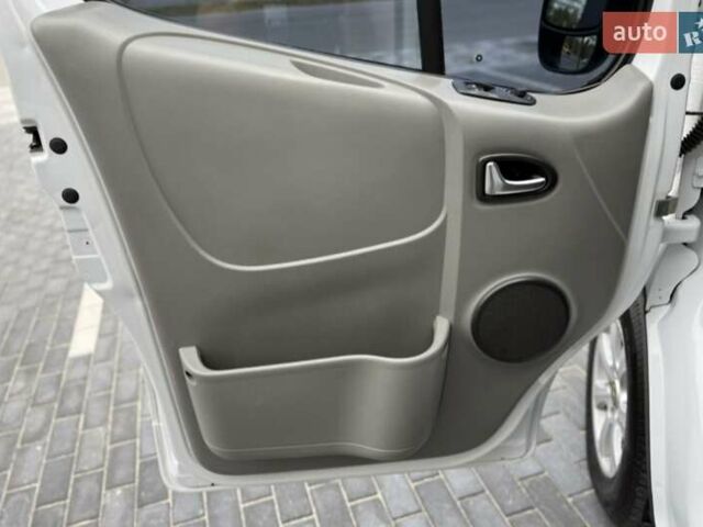 Білий Опель Віваро, об'ємом двигуна 2 л та пробігом 322 тис. км за 11200 $, фото 13 на Automoto.ua