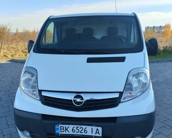 Белый Опель Виваро, объемом двигателя 2 л и пробегом 312 тыс. км за 10700 $, фото 7 на Automoto.ua