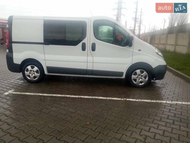 Білий Опель Віваро, об'ємом двигуна 2 л та пробігом 247 тис. км за 9500 $, фото 32 на Automoto.ua