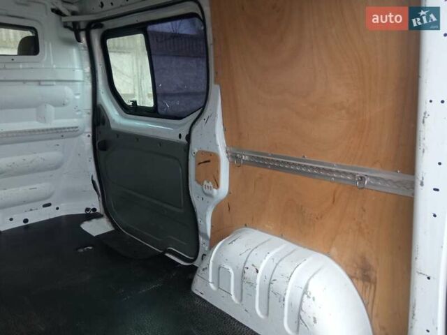 Білий Опель Віваро, об'ємом двигуна 2 л та пробігом 247 тис. км за 9500 $, фото 21 на Automoto.ua