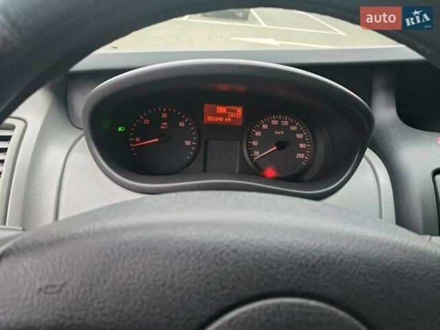 Белый Опель Виваро, объемом двигателя 2 л и пробегом 531 тыс. км за 9500 $, фото 14 на Automoto.ua