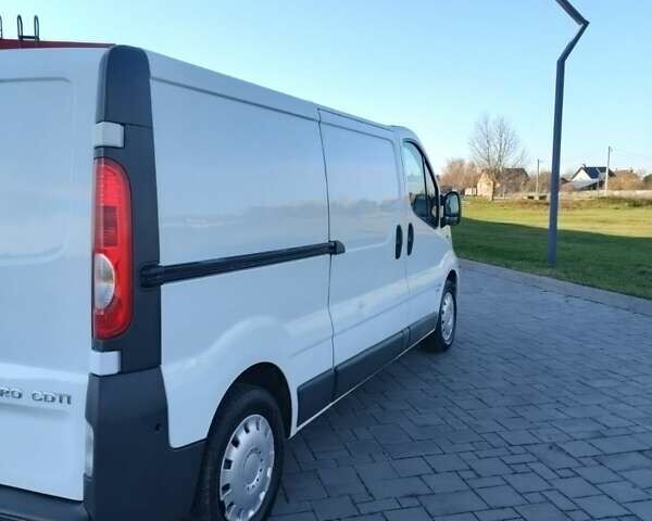 Белый Опель Виваро, объемом двигателя 2 л и пробегом 312 тыс. км за 10700 $, фото 10 на Automoto.ua