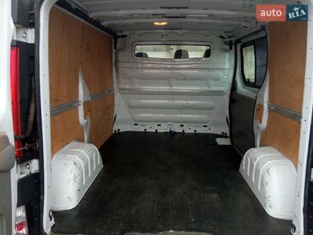 Білий Опель Віваро, об'ємом двигуна 2 л та пробігом 247 тис. км за 9500 $, фото 18 на Automoto.ua