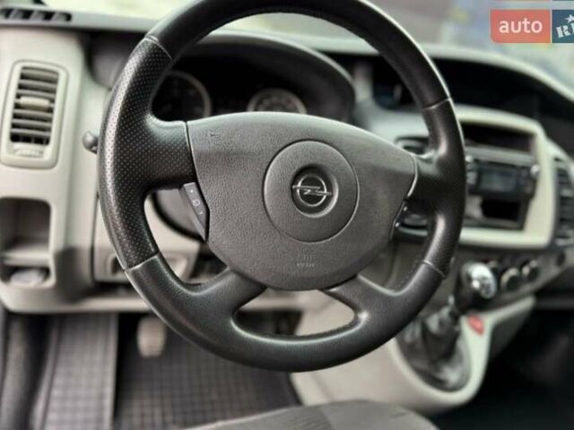 Білий Опель Віваро, об'ємом двигуна 2 л та пробігом 322 тис. км за 11200 $, фото 15 на Automoto.ua