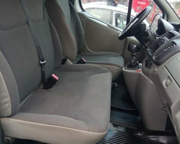 Білий Опель Віваро, об'ємом двигуна 2 л та пробігом 247 тис. км за 9500 $, фото 2 на Automoto.ua