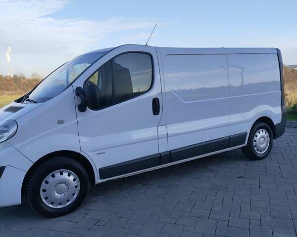 Белый Опель Виваро, объемом двигателя 2 л и пробегом 312 тыс. км за 10700 $, фото 9 на Automoto.ua