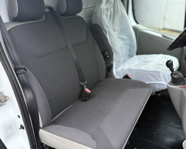 Белый Опель Виваро, объемом двигателя 2 л и пробегом 239 тыс. км за 12200 $, фото 11 на Automoto.ua