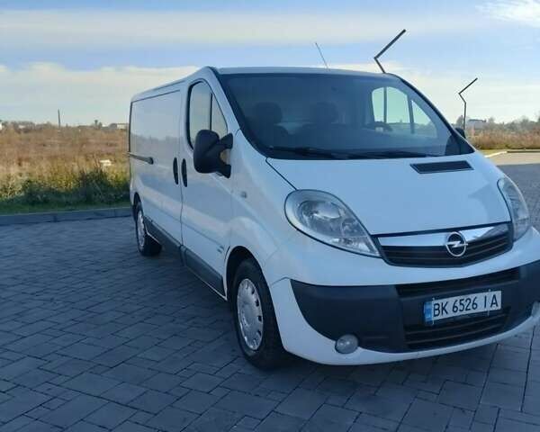 Белый Опель Виваро, объемом двигателя 2 л и пробегом 312 тыс. км за 10700 $, фото 5 на Automoto.ua
