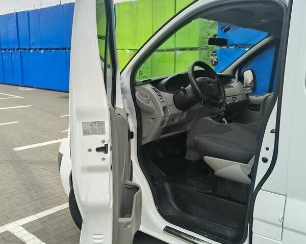 Белый Опель Виваро, объемом двигателя 2 л и пробегом 531 тыс. км за 9500 $, фото 16 на Automoto.ua