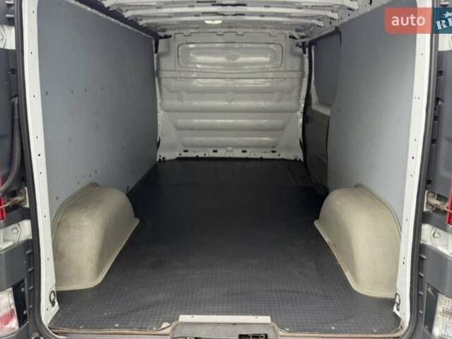Білий Опель Віваро, об'ємом двигуна 2 л та пробігом 322 тис. км за 11200 $, фото 18 на Automoto.ua