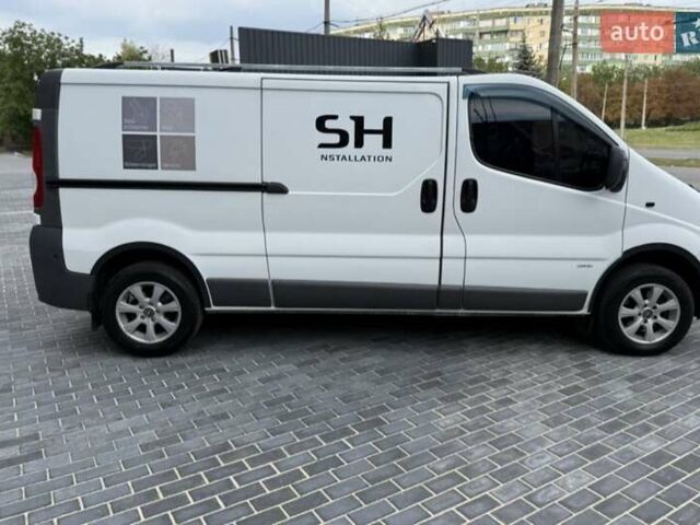 Білий Опель Віваро, об'ємом двигуна 2 л та пробігом 322 тис. км за 11200 $, фото 12 на Automoto.ua