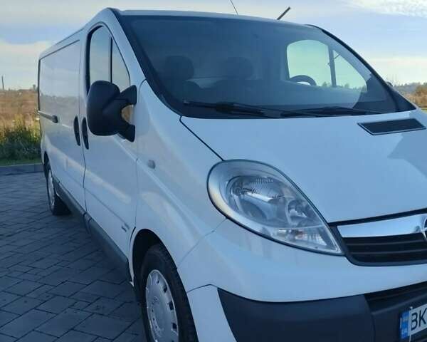 Белый Опель Виваро, объемом двигателя 2 л и пробегом 312 тыс. км за 10700 $, фото 6 на Automoto.ua
