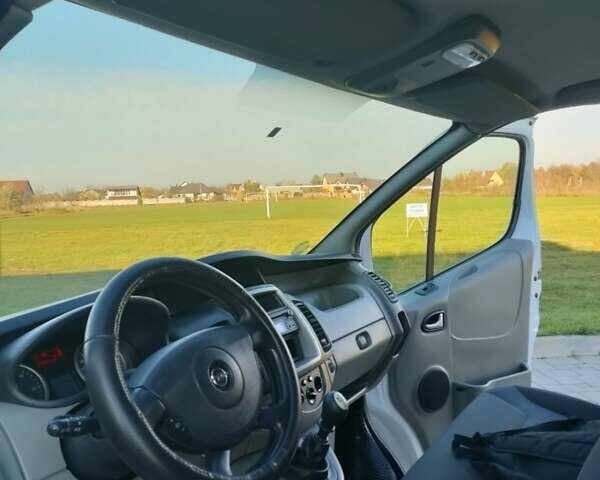 Белый Опель Виваро, объемом двигателя 2 л и пробегом 312 тыс. км за 10700 $, фото 27 на Automoto.ua