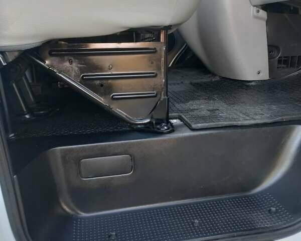 Белый Опель Виваро, объемом двигателя 2 л и пробегом 312 тыс. км за 10700 $, фото 38 на Automoto.ua