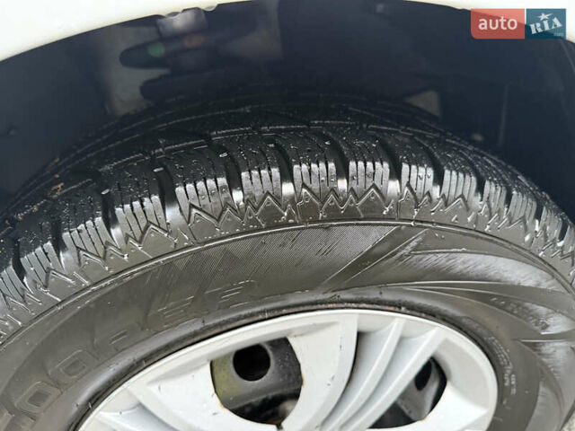 Белый Опель Виваро, объемом двигателя 2 л и пробегом 239 тыс. км за 12200 $, фото 22 на Automoto.ua