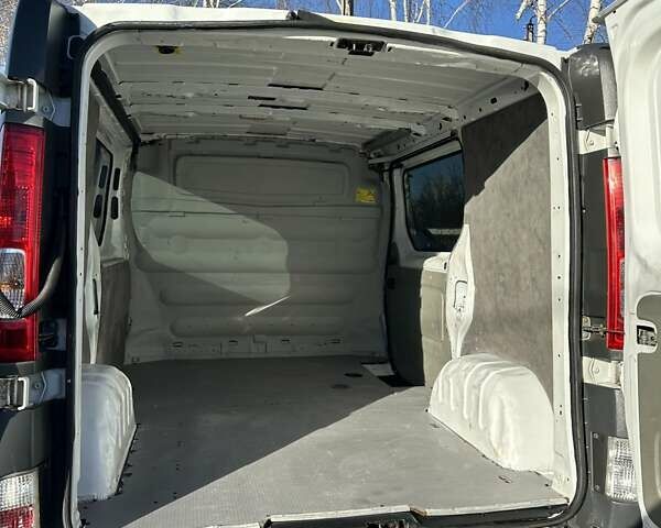 Белый Опель Виваро, объемом двигателя 2 л и пробегом 331 тыс. км за 10800 $, фото 11 на Automoto.ua