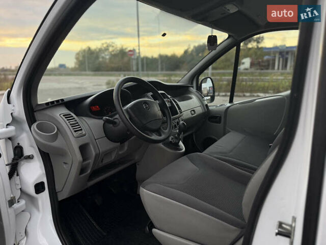 Опель Віваро 2014 у Радивилове на Automoto.ua Білий Опель Віваро, об'ємом двигуна 2 л та пробігом 222 тис. км за 11000 $, фото 21 на Automoto.ua