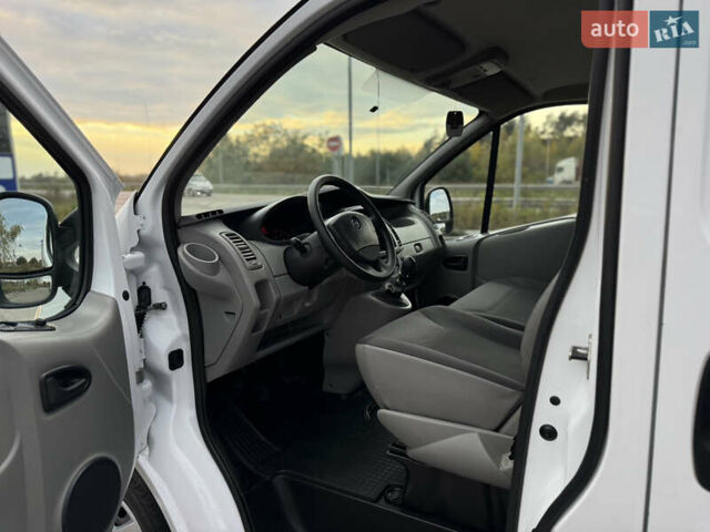 Опель Віваро 2014 у Радивилове на Automoto.ua Білий Опель Віваро, об'ємом двигуна 2 л та пробігом 222 тис. км за 11000 $, фото 15 на Automoto.ua
