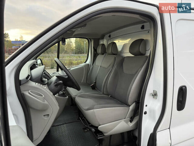 Опель Віваро 2014 у Радивилове на Automoto.ua Білий Опель Віваро, об'ємом двигуна 2 л та пробігом 222 тис. км за 11000 $, фото 17 на Automoto.ua