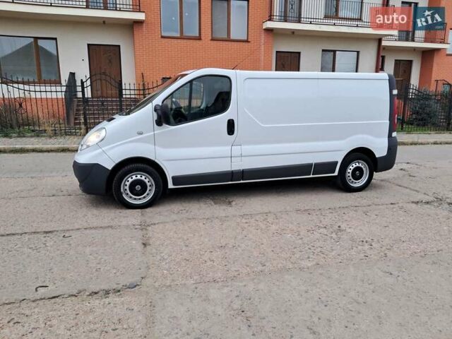 Белый Опель Виваро, объемом двигателя 2 л и пробегом 302 тыс. км за 9399 $, фото 8 на Automoto.ua