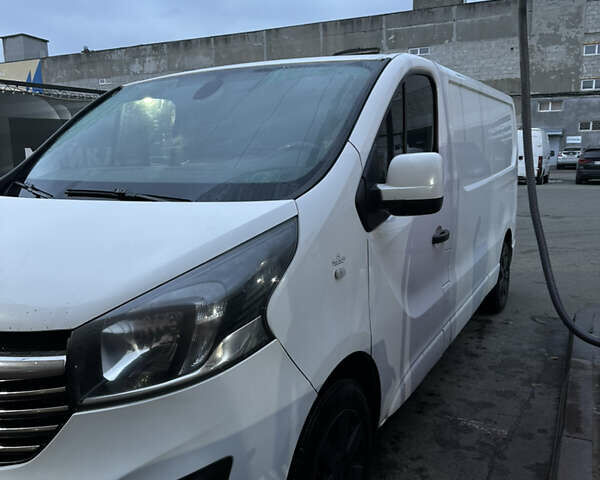 Белый Опель Виваро, объемом двигателя 1.6 л и пробегом 300 тыс. км за 7600 $, фото 3 на Automoto.ua