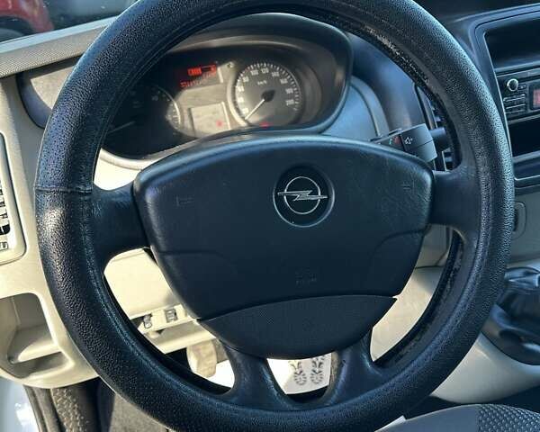 Белый Опель Виваро, объемом двигателя 2 л и пробегом 331 тыс. км за 10800 $, фото 5 на Automoto.ua