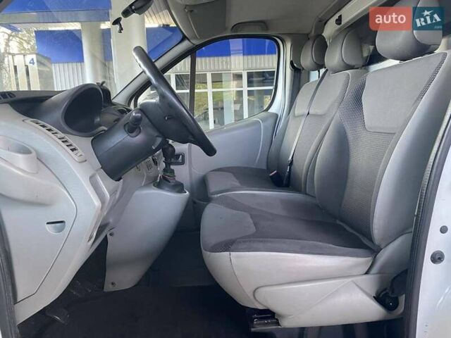 Опель Виваро 2014 в Николаеве на Automoto.ua Белый Опель Виваро, объемом двигателя 2 л и пробегом 255 тыс. км за 10900 $, фото 13 на Automoto.ua