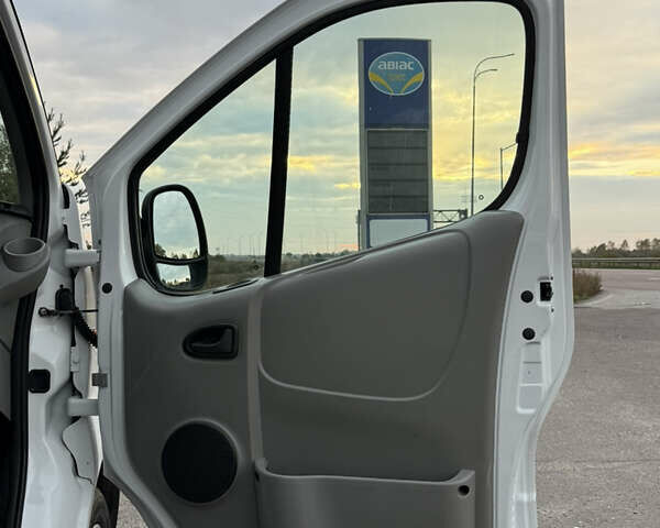 Опель Віваро 2014 у Радивилове на Automoto.ua Білий Опель Віваро, об'ємом двигуна 2 л та пробігом 222 тис. км за 11000 $, фото 24 на Automoto.ua