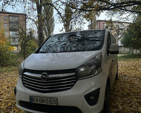 Белый Опель Виваро, объемом двигателя 1.6 л и пробегом 300 тыс. км за 7600 $, фото 2 на Automoto.ua