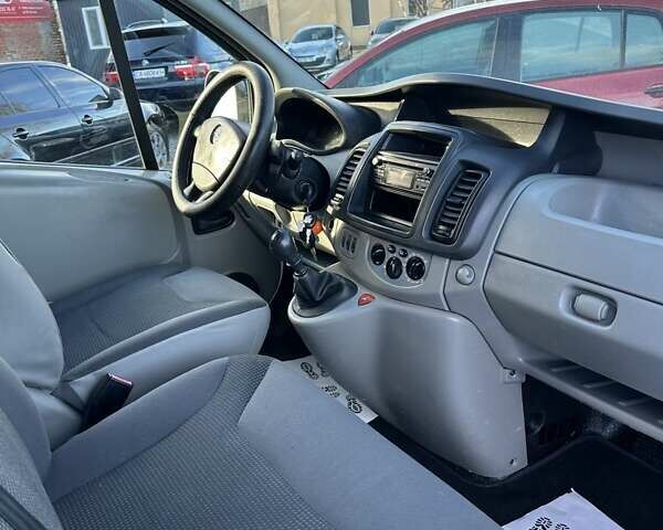 Белый Опель Виваро, объемом двигателя 2 л и пробегом 331 тыс. км за 10800 $, фото 6 на Automoto.ua