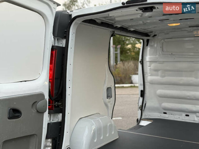 Опель Віваро 2014 у Радивилове на Automoto.ua Білий Опель Віваро, об'ємом двигуна 2 л та пробігом 222 тис. км за 11000 $, фото 35 на Automoto.ua