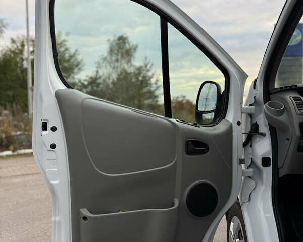 Опель Віваро 2014 у Радивилове на Automoto.ua Білий Опель Віваро, об'ємом двигуна 2 л та пробігом 222 тис. км за 11000 $, фото 14 на Automoto.ua